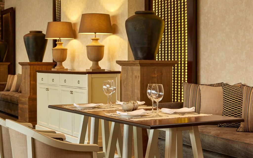 FACILITIES & SERVICES – Bars & Restaurants
